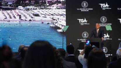 Bakan Ersoy açıkladı: Turizmde Cumhuriyet tarihi rekoru kırıldı