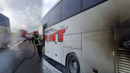 TEM'de yolcu otobüsü bir anda alev aldı: Faciadan kıl payı dönüldü