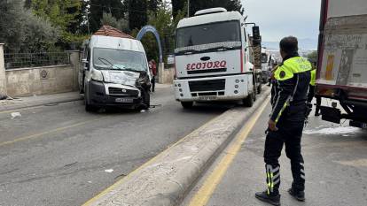 Fethiye’de korkunç kaza: Freni boşalan kamyon öğrenci servisine çarptı, 21 öğrenci yaralandı