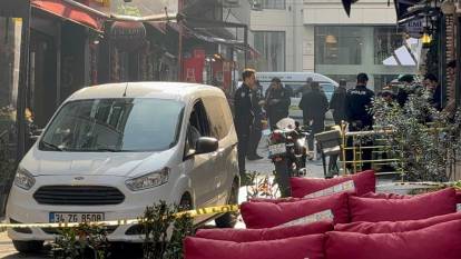 Beyoğlu'nda silahlı çatışma kanlı bitti! Yaralılar var