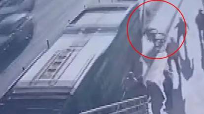 Zeytinburnu’nda feci kaza: Metrobüsün çarptığı engelli yolcu hayatını kaybetti