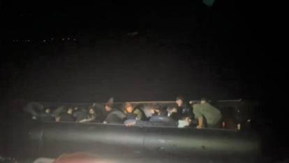 İzmir açıklarında 7’si çocuk 20 düzensiz göçmen yakalandı