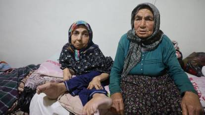 Senin hakkın ödenmez! 80 yaşındaki Nazmiye teyze hayatını 61 yaşındaki engelli kızına adadı