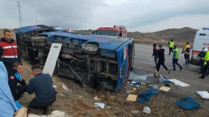 Cezaevi nakil aracı devrildi, 7 jandarma ve 2 Adalet Bakanlığı personeli yaralandı