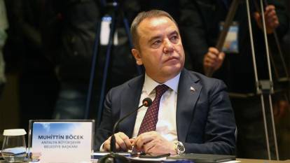 "Rüşvet" ve "yolsuzluk" soruşturmasında tutuklanan Muhittin Böcek hastaneye kaldırıldı