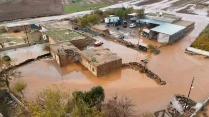 Mardin'i sağanak vurdu: Bir mahalle su altında kaldı
