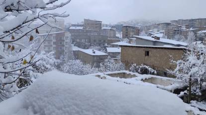 Hakkari'de kar çilesi başladı! 13 köy ve 30 mezra yolu ulaşıma kapandı