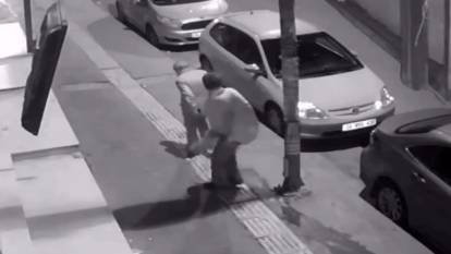 Esenyurt'ta dehşet anları: Sarhoş kadın yaşlı adamı öldüresiye dövdü