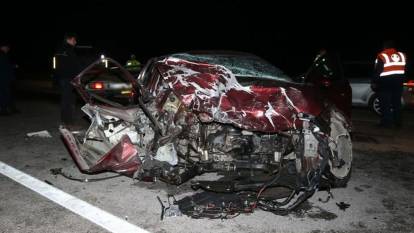 Polisten kaçıp ters yöne girdi! Feci kazada 5 ölü