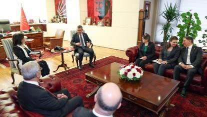 DEM Parti'den CHP'ye ziyaret! Özgür Özel'den barış ve demokrasi mesajı