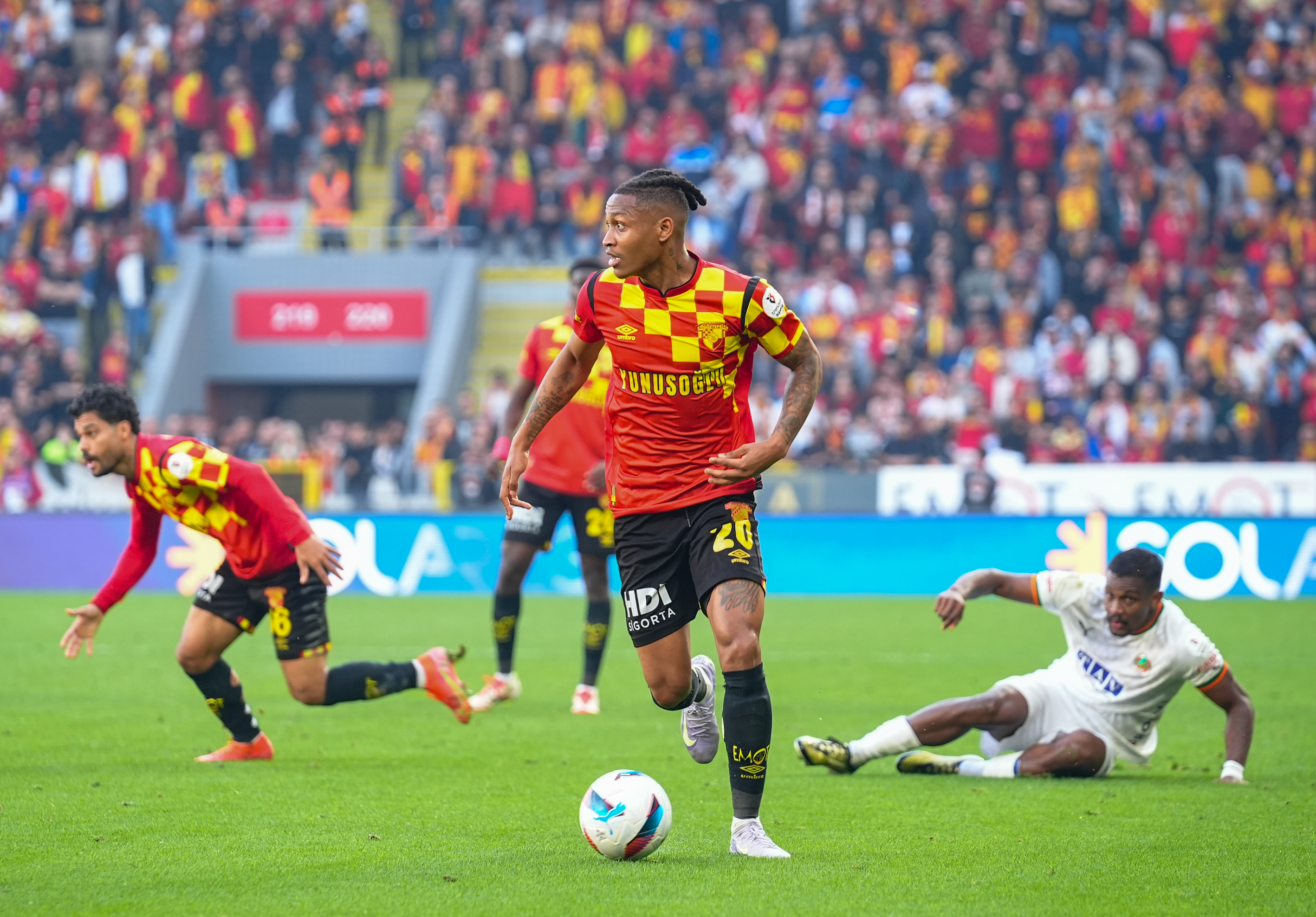 aa-20250202-36936295-36936293-goztepe-corendon-alanyaspor.jpg