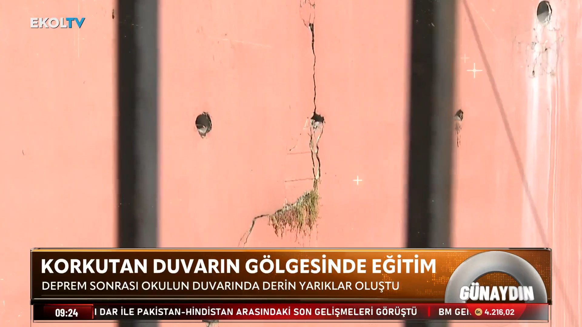gizem-ozel-haber-okul-duvari-mp4-snapshot-00-00-642.jpg