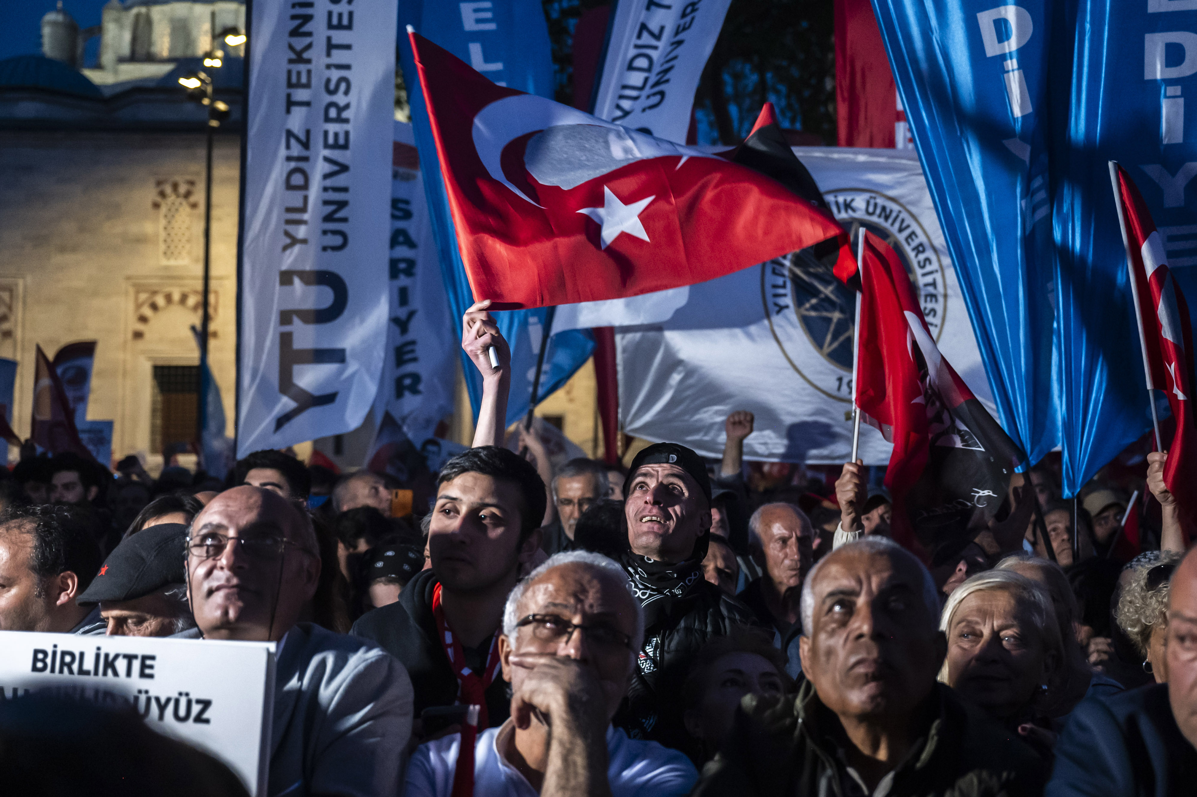 aa-20250507-37880326-37880324-chp-genel-baskani-ozel-beyazit-meydanindaki-mitingde-konustu.jpg