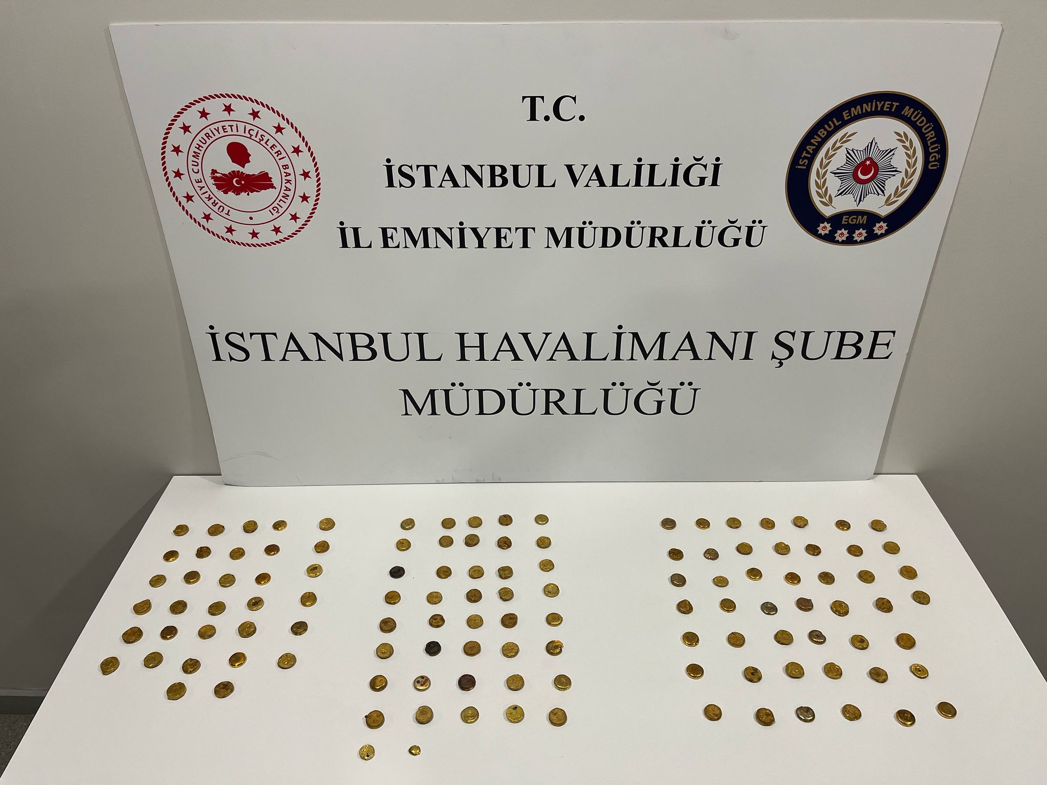 istanbul-istanbul-havalimaninda-3-kadi-713221-211004.jpg