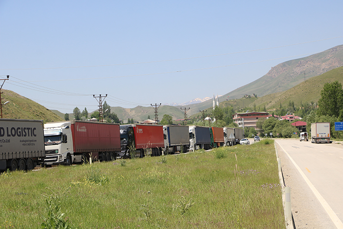 turkiye-iran-sinirinda-3-kilometrelik-ti-728875-215393.jpg
