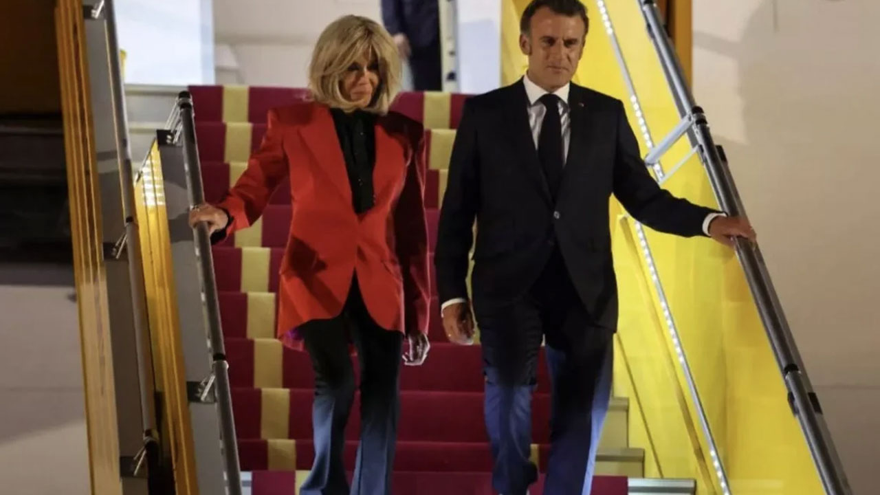 macron3.jpg