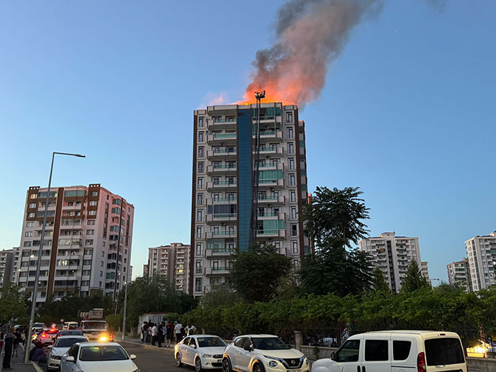 diyarbakirda-13-katli-apartmanda-yangin-752828-222197.jpg