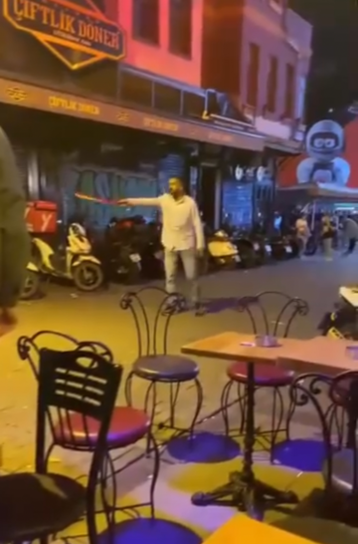 istanbul-besiktasta-mekanda-esime-ba-755635-223029.jpg