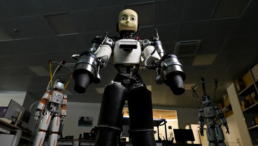 ucan-robot.png