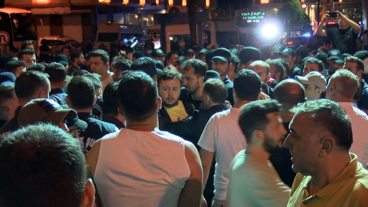 istanbul-sarachanede-polise-yabanci-m-794603-235110.jpg