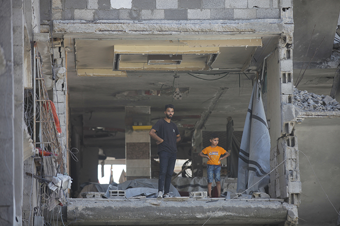 aa-20250704-38472036-38472018-israil-gazzenin-bureyc-kampinda-bir-binayi-bombaladi.jpg