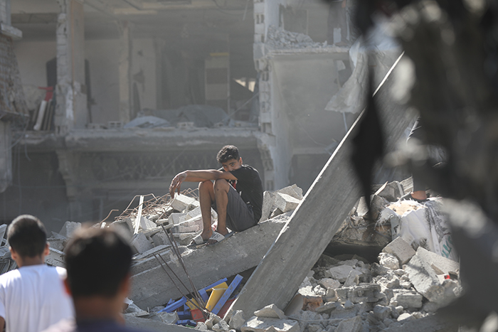 aa-20250704-38472036-38472023-israil-gazzenin-bureyc-kampinda-bir-binayi-bombaladi.jpg