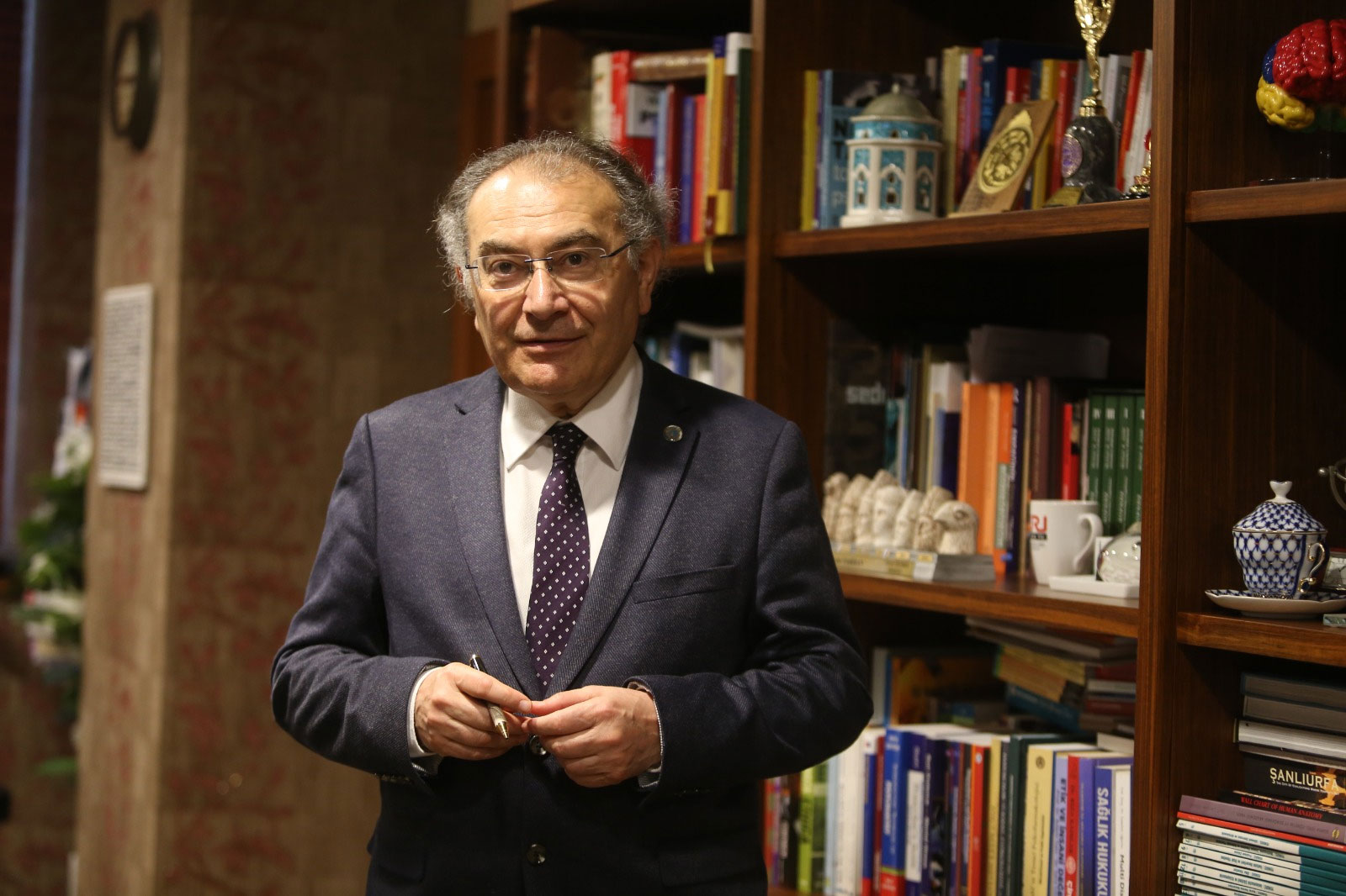 prof-dr-nevzat-tarhan.jpg