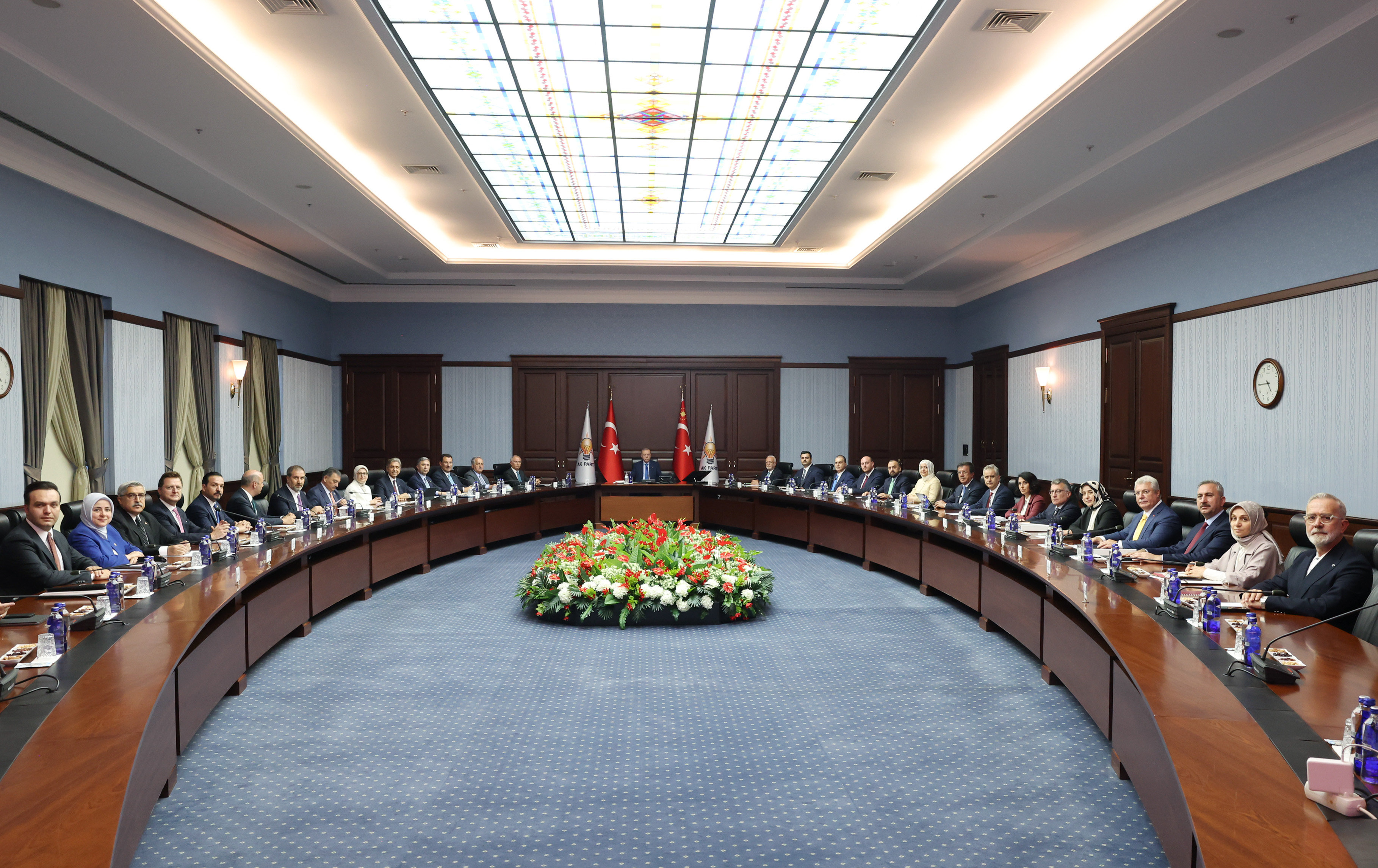 aa-20250723-38639960-38639956-ak-parti-myk-toplandi.jpg