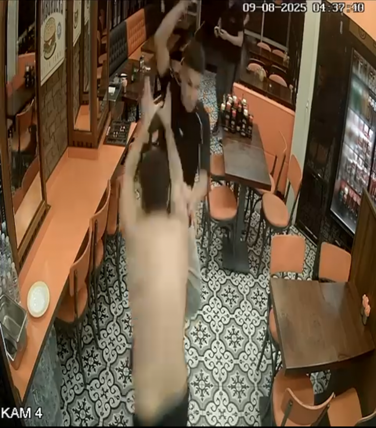 istanbul-kavgada-ensesine-saplanan-bica-857211-254309.jpg
