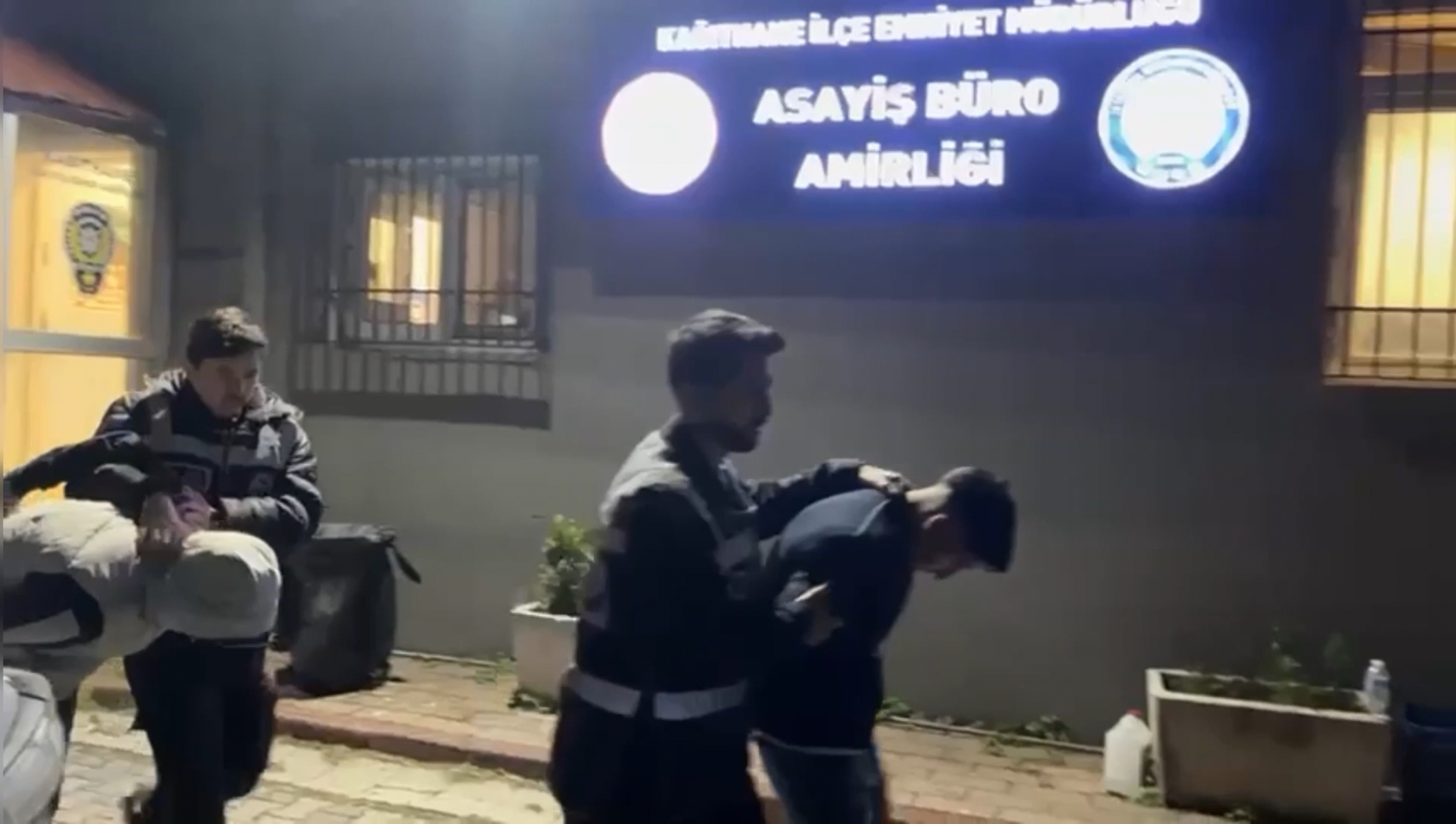 istanbul-kagithanede-esini-ve-kuyumcu-868406-257891.jpg