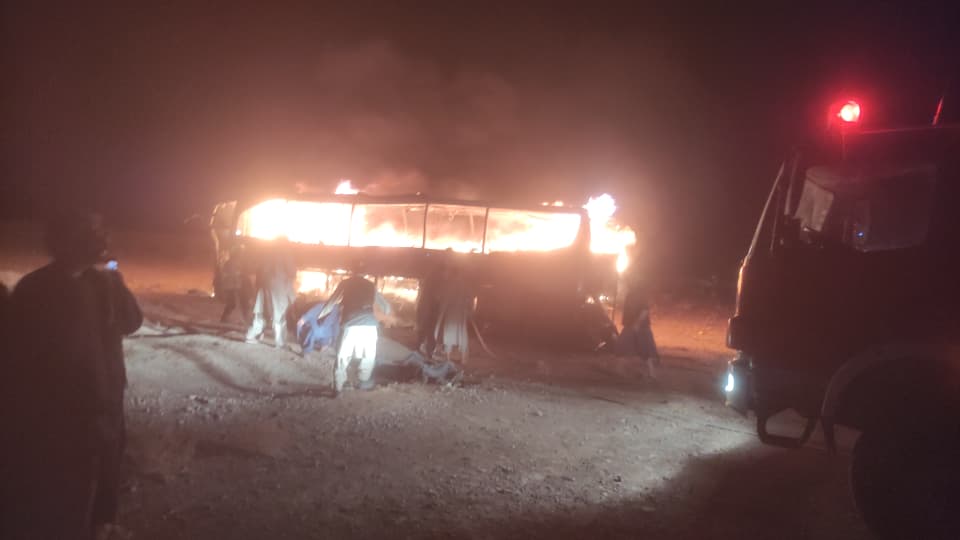 gocmenleri-tasiyan-otobus-kaza-yapti-71-873141-259352.jpg