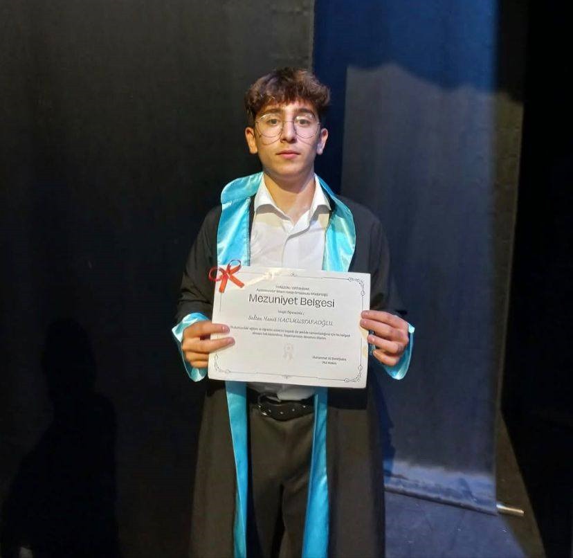 sahilde-gezerken-dalgalara-kapilan-cocug-883423-262447.jpg