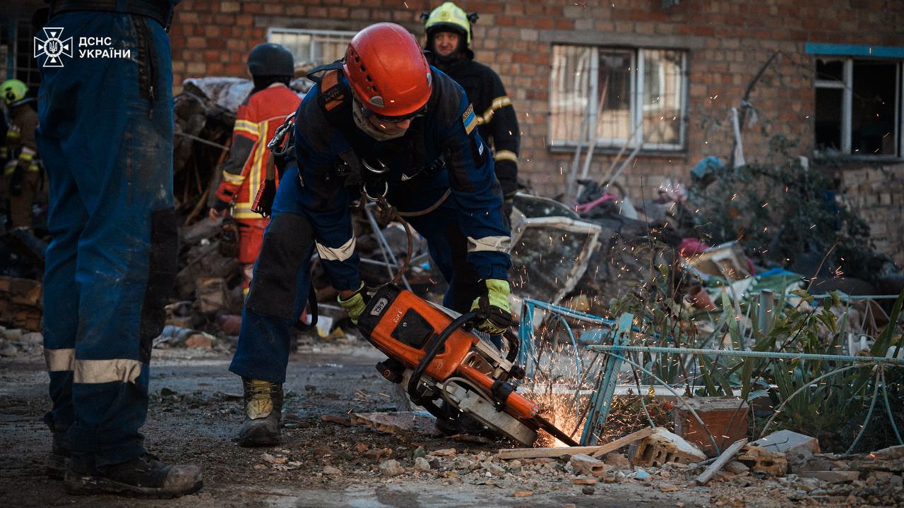 aa-20250828-38943818-38943810-zelenskiy-rus-ordusunun-kieve-duzenledigi-hava-saldirisinda-8-kisi-hayatini-kaybetti.jpg