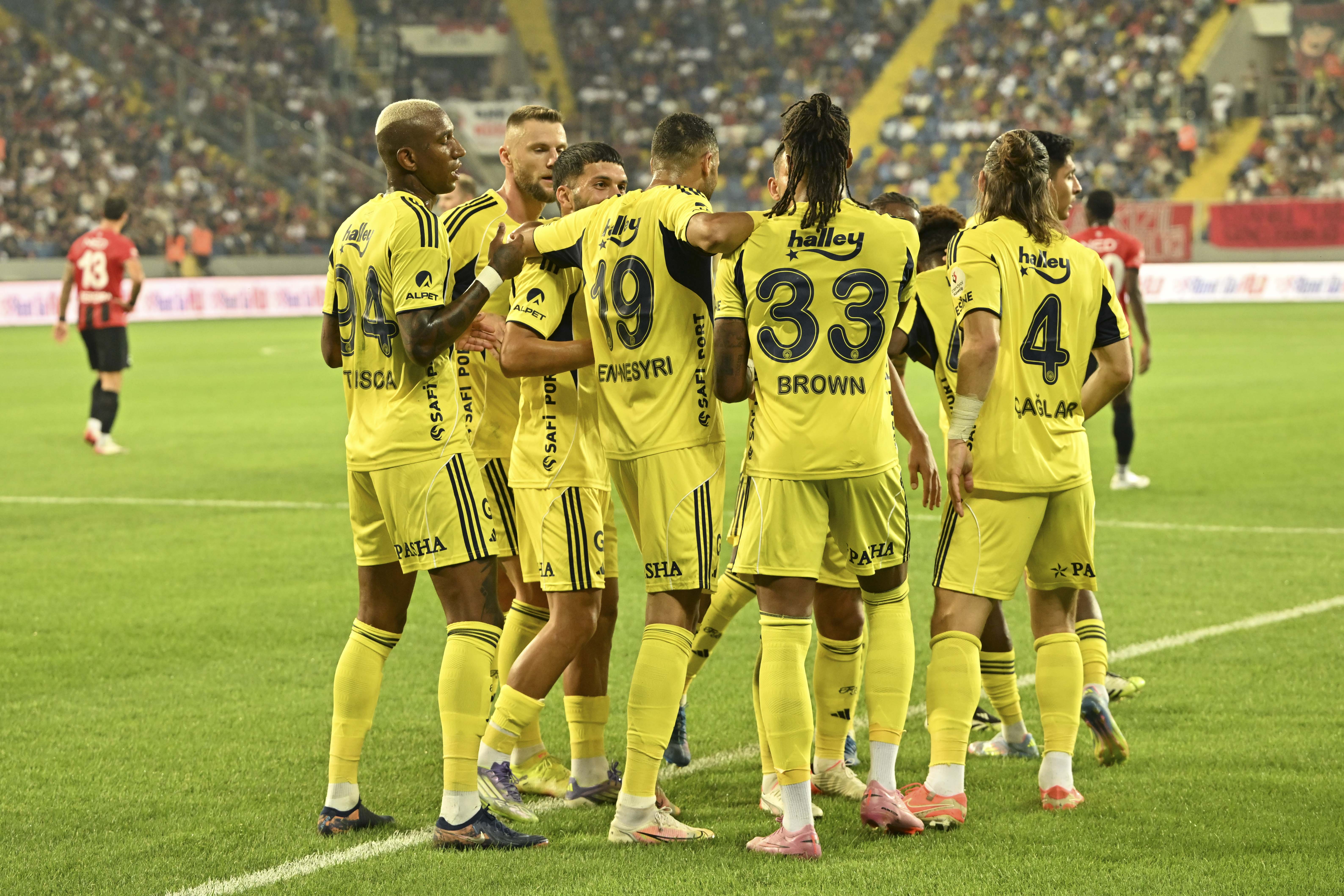 aa-20250831-38981673-38981665-genclerbirligi-fenerbahce.jpg