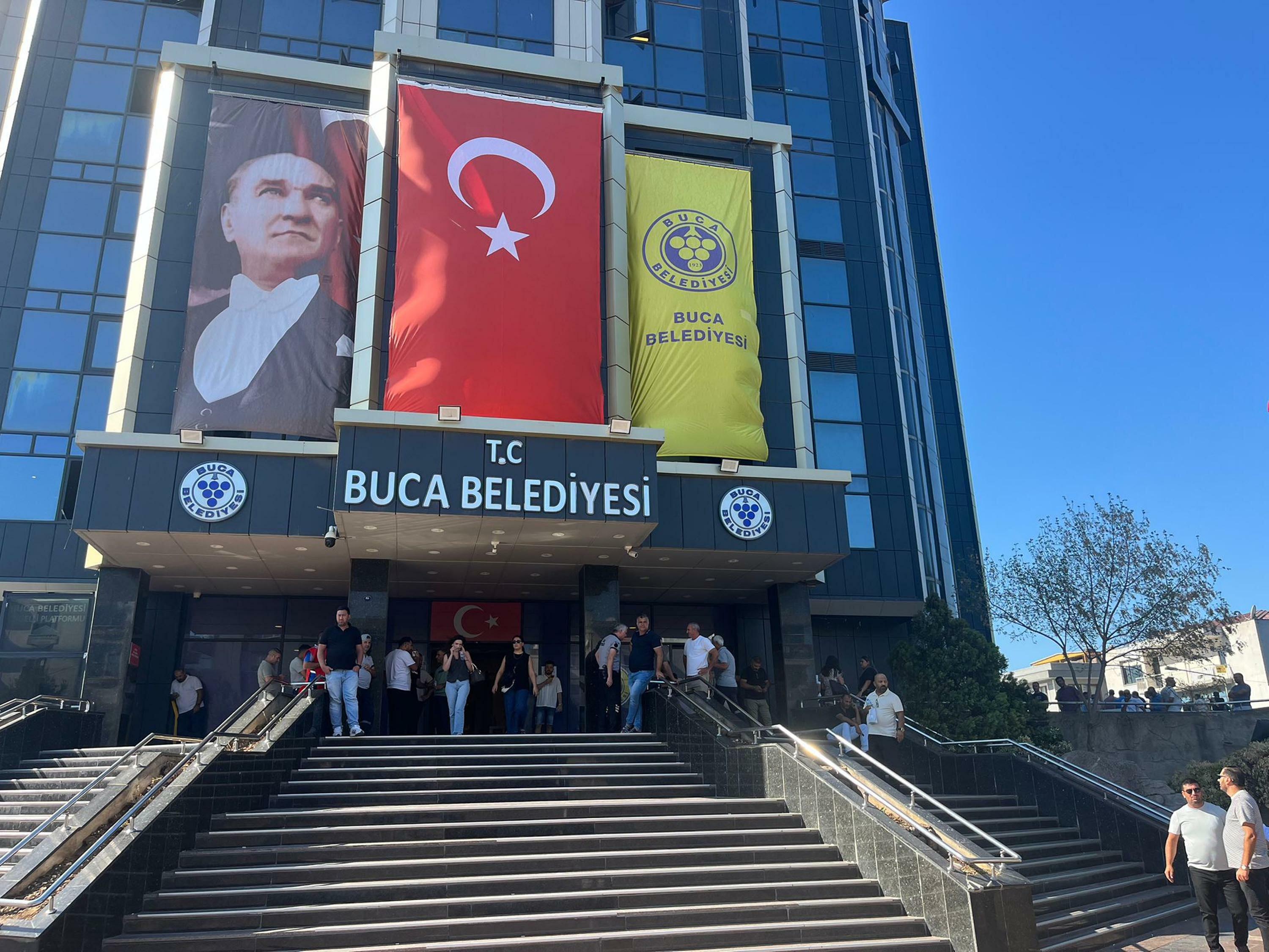 izmir-buca-belediyesinde-maas-alamaya-906341-269281.jpg