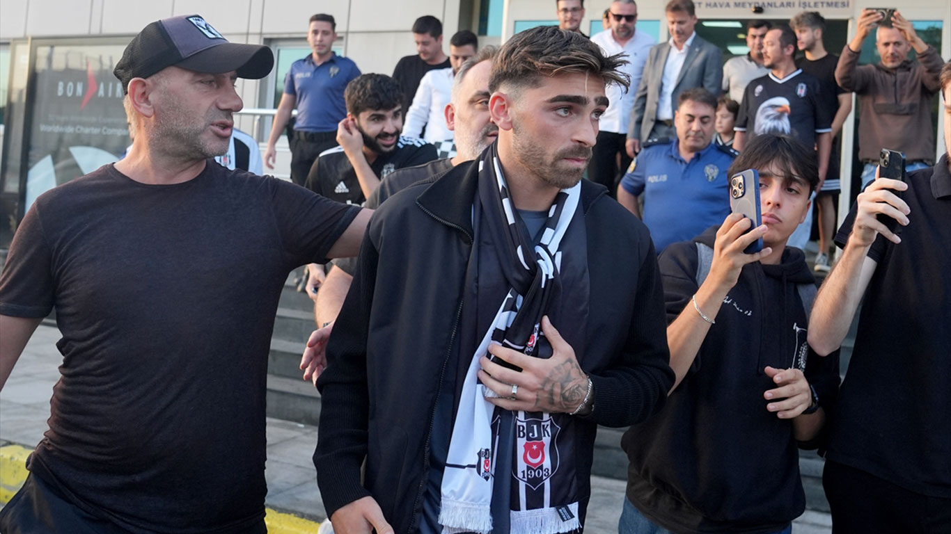 aa-20250912-39089808-39089805-portekizli-futbolcu-jota-silva-besiktas-icin-istanbula-geldi.jpg