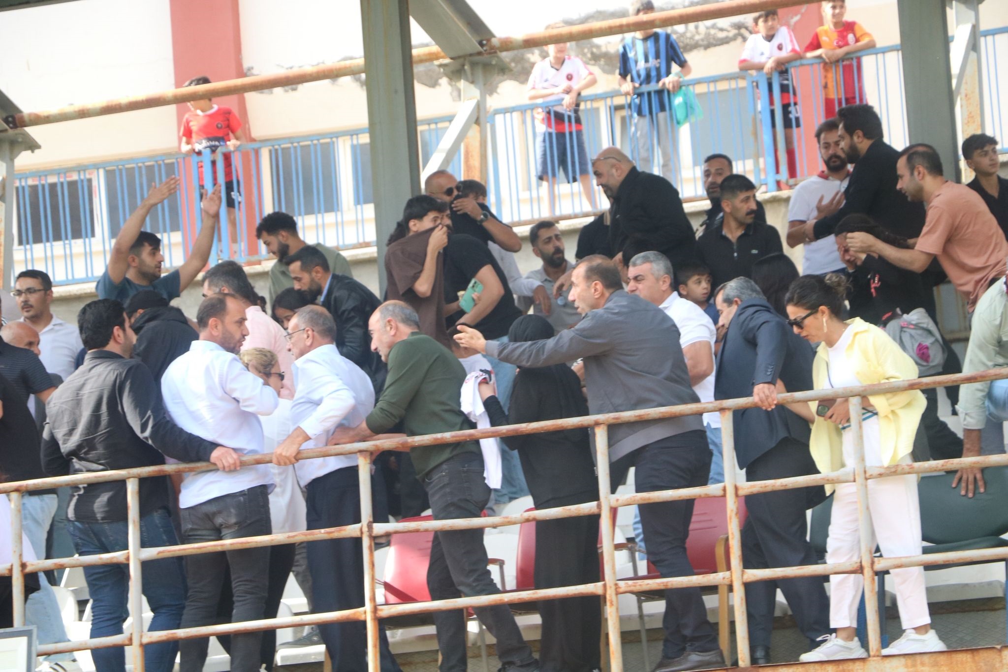 kadin-futbol-macinda-taraftar-kavgasi-3-924981-274735.jpg