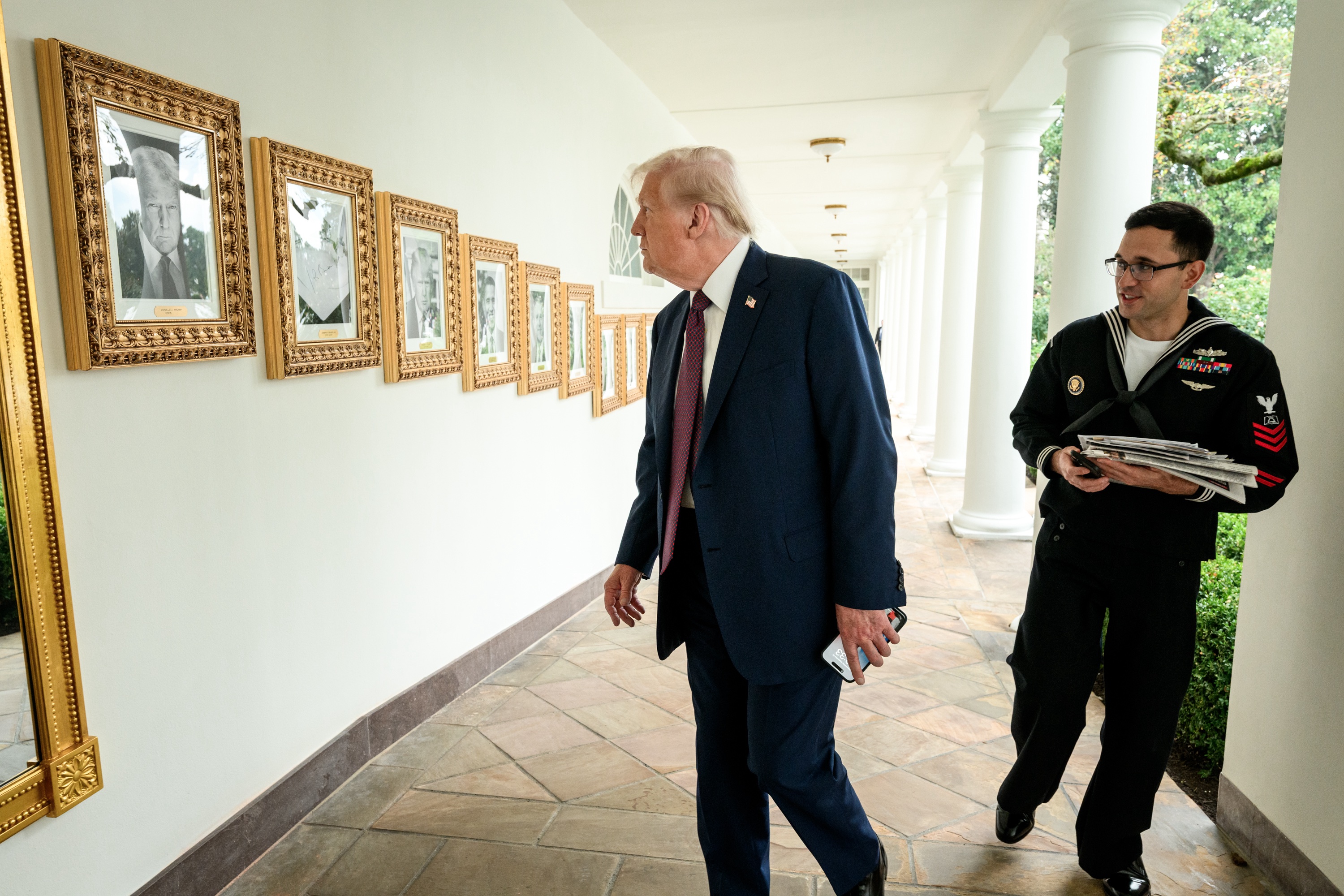 trump-beyaz-saraya-bidenin-fotografi-931060-276576.jpg