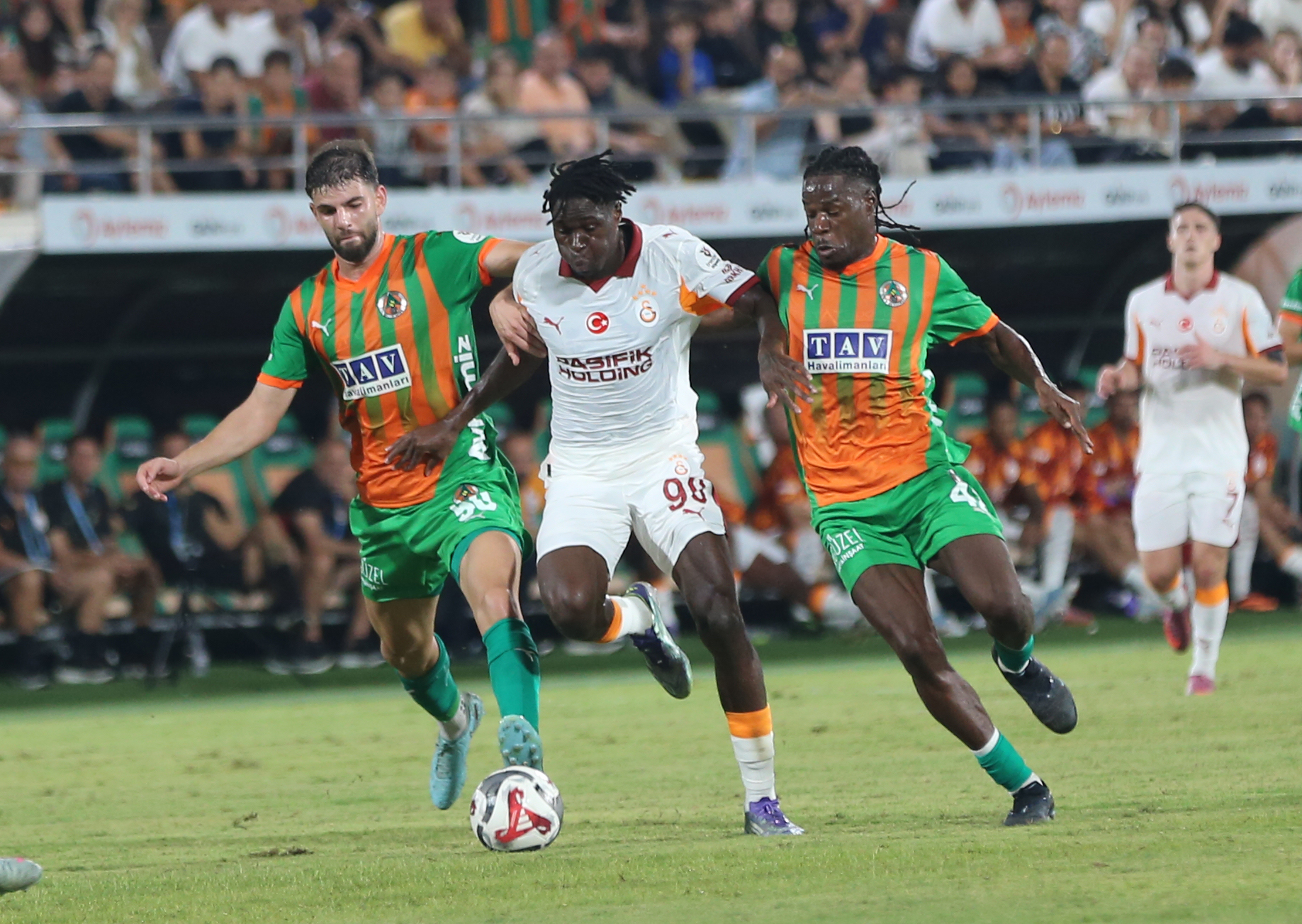 aa-20250926-39236301-39236295-corendon-alanyaspor-galatasaray.jpg