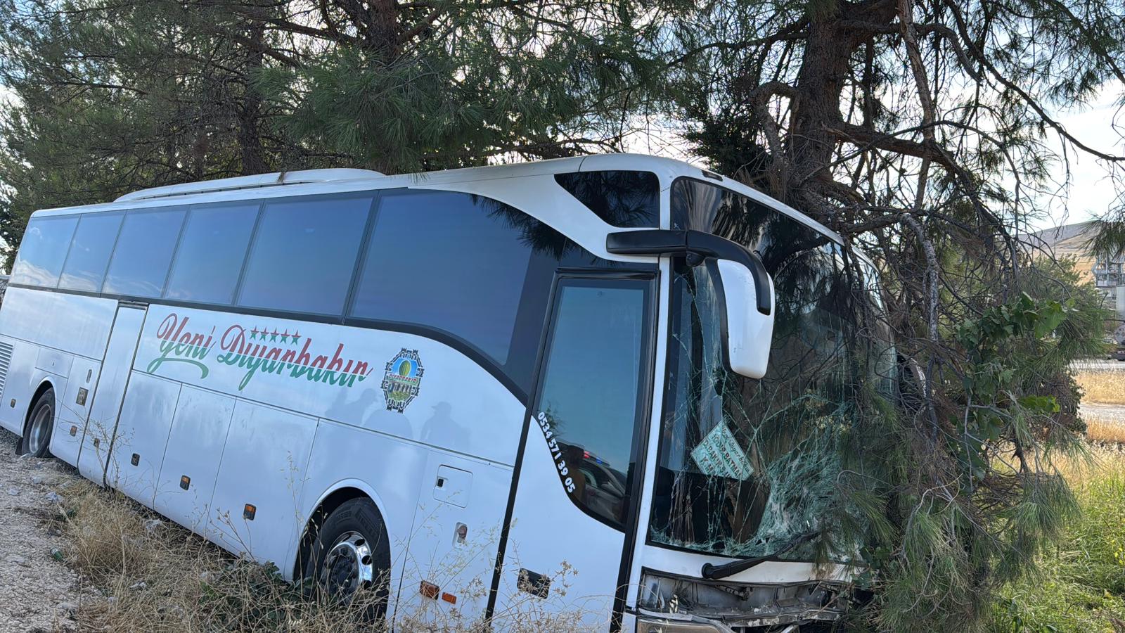 aa-20250930-39262100-39262098-adiyamanda-yolcu-otobusu-ile-otomobilin-carpistigi-kazada-4-kisi-oldu.jpg