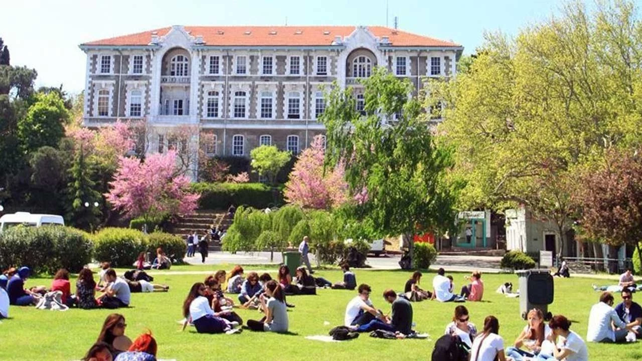 universite-3-yilda-bitecek.webp