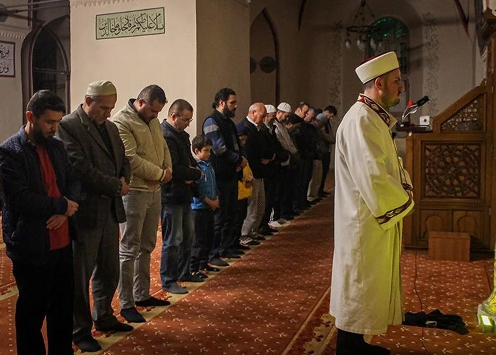 cuma-namazi.webp