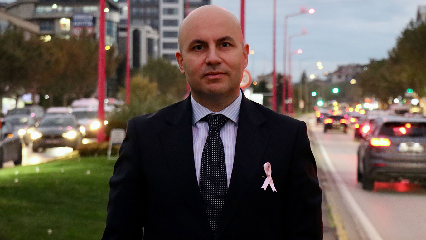 aa-20251010-39363311-39363310-bursada-meme-kanserinde-erken-teshis-farkindaligi-icin-sokak-lambalari-pembe-yandi.jpg