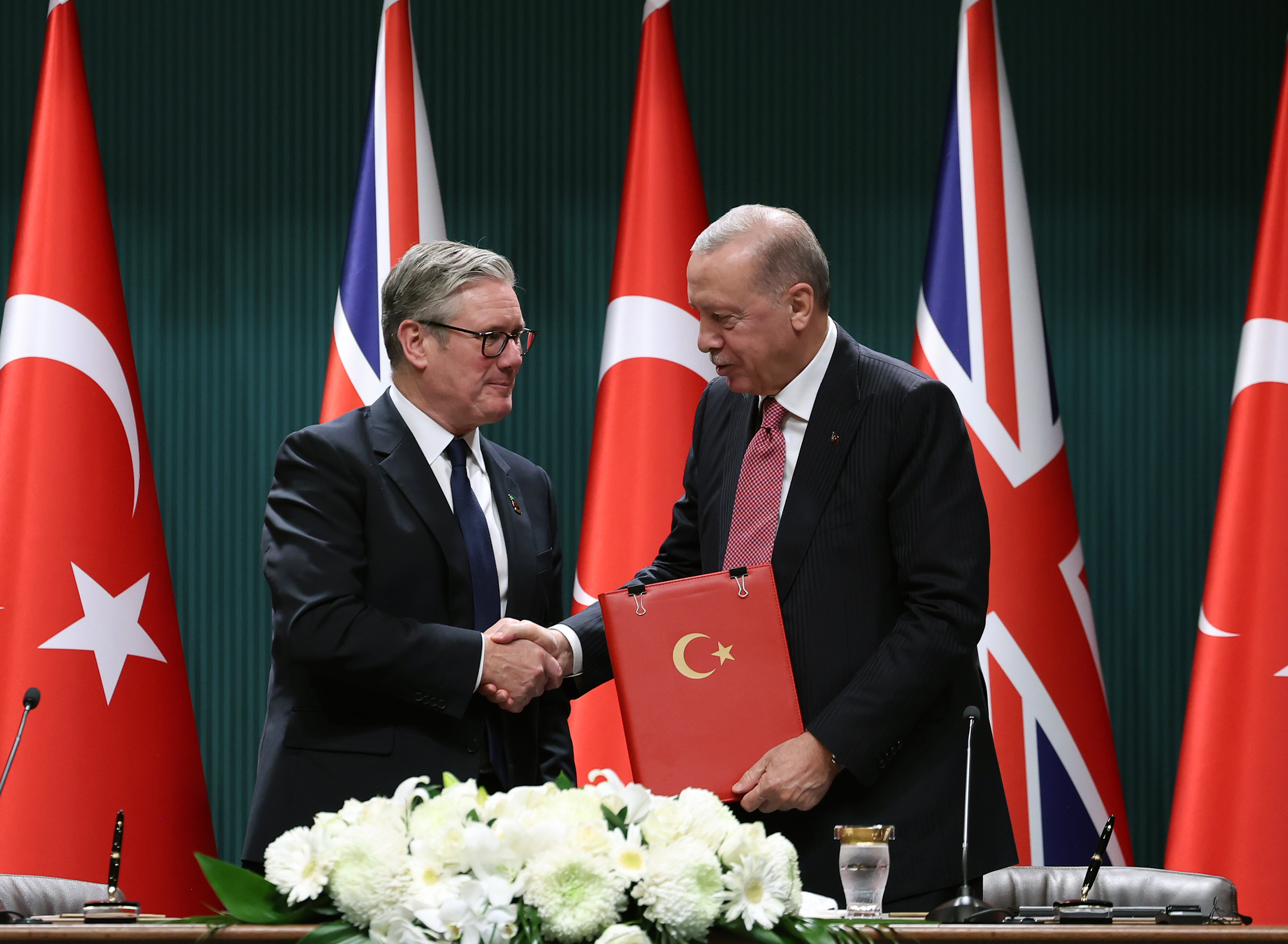 aa-20251027-39537557-39537554-turkiye-ile-birlesik-krallik-arasinda-eurofighter-savas-ucagi-isbirligi-anlasmasi-imzalandi.jpg
